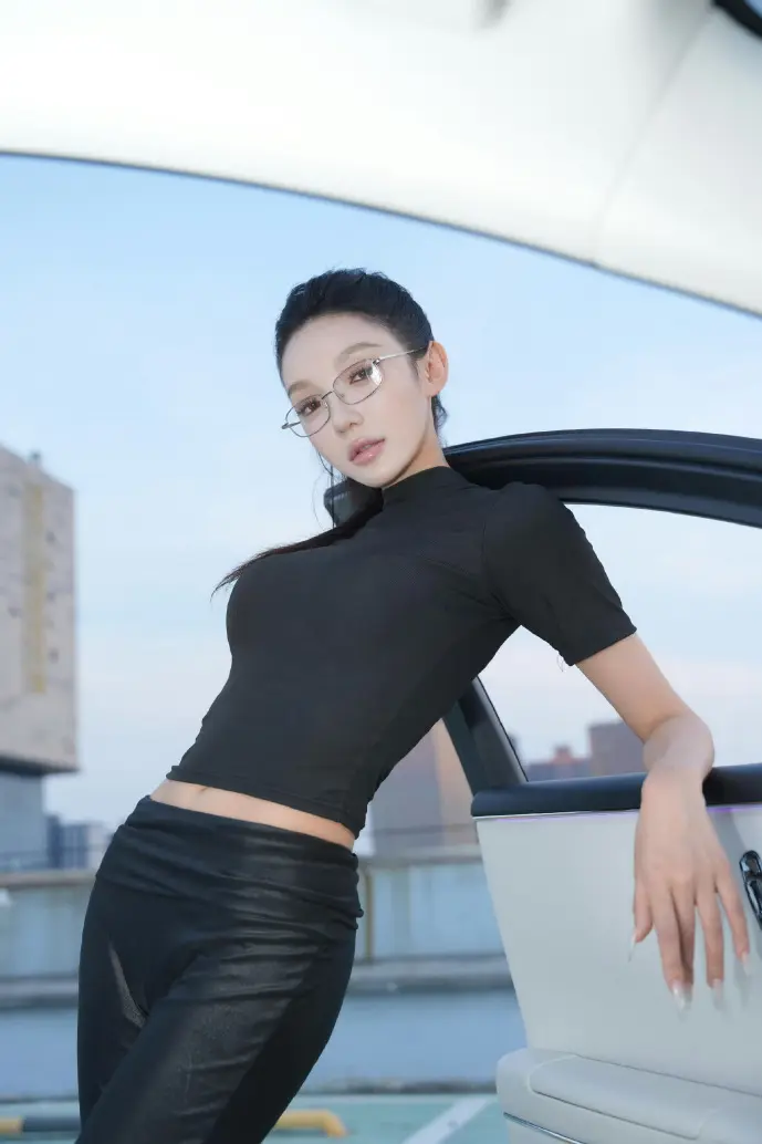 病娇游戏角色截图